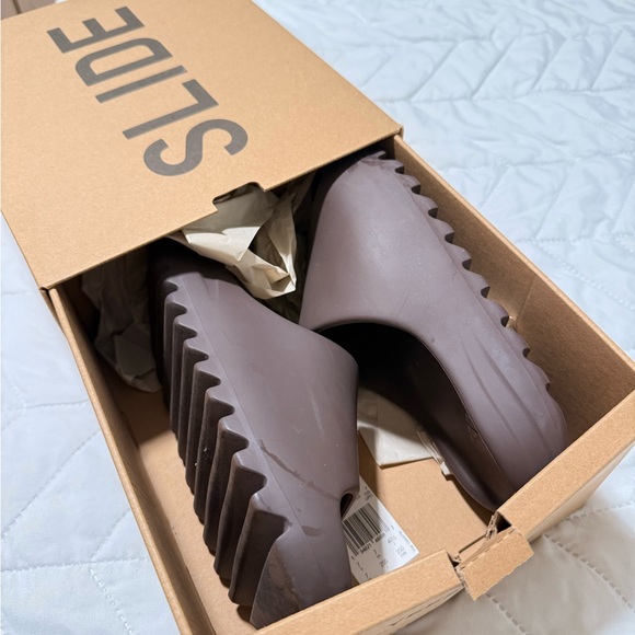 Yeezy Brown Slide Sandals - Picture 3 of 4